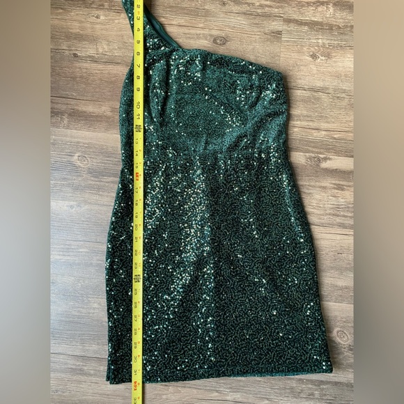 Lulu's One Shoulder Green Sequin Mini Dress Size M - Picture 3 of 10